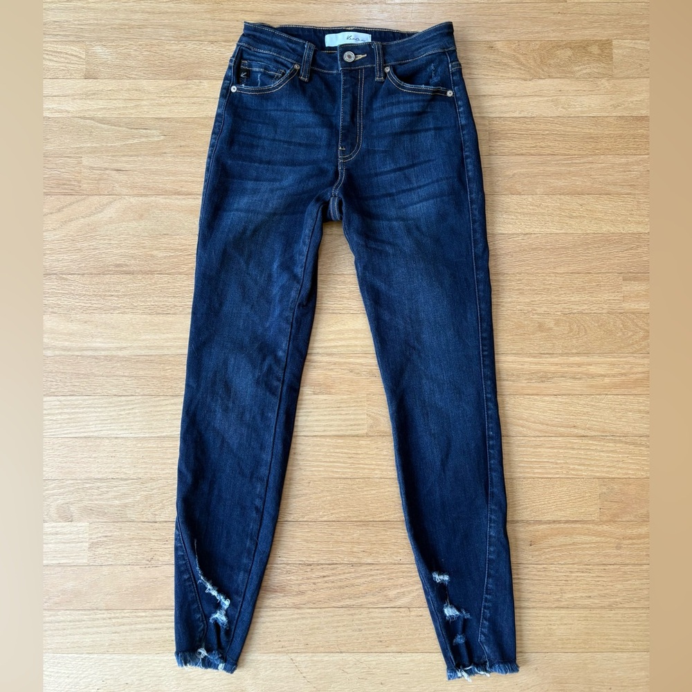 KanCan Estilo Distressed Hem Skinny Jeans Size 1/24 in Excellent Condition